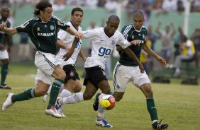 Presidente Prudente/SP - ESPORTES - PALMEIRAS/SP X CORINTHIANS/SP - em um lance durante o jogo realizado esta tarde no estádio Eduardo José Farh, em Presidente Prudente, interior de São Paulo, válido pelo Campeonato Paulista de 2009