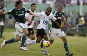 Presidente Prudente/SP - ESPORTES - PALMEIRAS/SP X CORINTHIANS/SP - em um lance durante o jogo realizado esta tarde no estdio Eduardo Jos Farh, em Presidente Prudente, interior de So Paulo, vlido pelo Campeonato Paulista de 2009