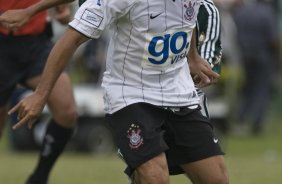 Presidente Prudente/SP - ESPORTES - PALMEIRAS/SP X CORINTHIANS/SP - em um lance durante o jogo realizado esta tarde no estádio Eduardo José Farh, em Presidente Prudente, interior de São Paulo, válido pelo Campeonato Paulista de 2009