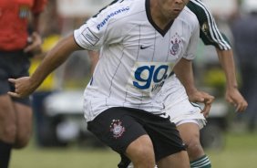 Presidente Prudente/SP - ESPORTES - PALMEIRAS/SP X CORINTHIANS/SP - em um lance durante o jogo realizado esta tarde no estádio Eduardo José Farh, em Presidente Prudente, interior de São Paulo, válido pelo Campeonato Paulista de 2009