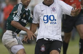 Presidente Prudente/SP - ESPORTES - PALMEIRAS/SP X CORINTHIANS/SP - em um lance durante o jogo realizado esta tarde no estádio Eduardo José Farh, em Presidente Prudente, interior de São Paulo, válido pelo Campeonato Paulista de 2009