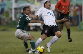 Presidente Prudente/SP - ESPORTES - PALMEIRAS/SP X CORINTHIANS/SP - em um lance durante o jogo realizado esta tarde no estádio Eduardo José Farh, em Presidente Prudente, interior de São Paulo, válido pelo Campeonato Paulista de 2009