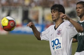 Presidente Prudente/SP - ESPORTES - PALMEIRAS/SP X CORINTHIANS/SP - em um lance durante o jogo realizado esta tarde no estádio Eduardo José Farh, em Presidente Prudente, interior de São Paulo, válido pelo Campeonato Paulista de 2009