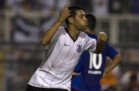 CORINTHIANS/SP X SAO CAETANO/SAO CAETANO DO SUL - em um lance da partida realizada esta noite no estdio do Pacaembu, zona oeste da cidade, vlido pelo Campeonato Paulista de 2009