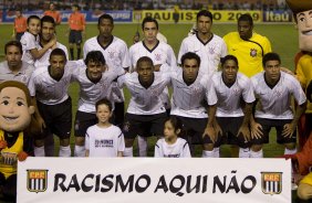 CORINTHIANS/SP X SAO CAETANO/SAO CAETANO DO SUL - em um lance da partida realizada esta noite no estádio do Pacaembu, zona oeste da cidade, válido pelo Campeonato Paulista de 2009
