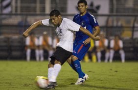 CORINTHIANS/SP X SAO CAETANO/SAO CAETANO DO SUL - em um lance da partida realizada esta noite no estádio do Pacaembu, zona oeste da cidade, válido pelo Campeonato Paulista de 2009