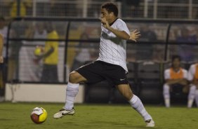 CORINTHIANS/SP X SAO CAETANO/SAO CAETANO DO SUL - em um lance da partida realizada esta noite no estádio do Pacaembu, zona oeste da cidade, válido pelo Campeonato Paulista de 2009
