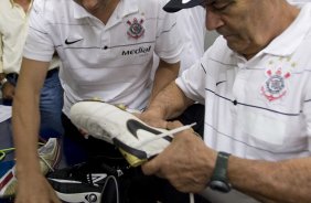 CORINTHIANS/SP X SAO CAETANO/SAO CAETANO DO SUL - nos vestiários antes da partida realizada esta noite no estádio do Pacaembu, zona oeste da cidade, válido pelo Campeonato Paulista de 2009