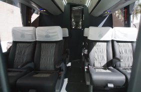 APRESENTACAO DO NOVO ONIBUS DO CORINTHIANS - O Corinthians apresentou hoje a tarde no Parque So Jorge o novo onibus que servira para transporte dos jogadores e comiss tecnica