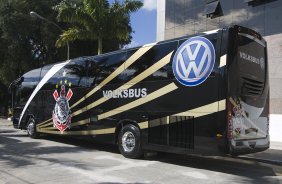 APRESENTACAO DO NOVO ONIBUS DO CORINTHIANS - O Corinthians apresentou hoje a tarde no Parque So Jorge o novo onibus que servira para transporte dos jogadores e comiss tecnica