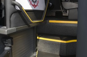 APRESENTACAO DO NOVO ONIBUS DO CORINTHIANS - O Corinthians apresentou hoje a tarde no Parque So Jorge o novo onibus que servira para transporte dos jogadores e comiss tecnica