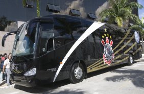 APRESENTACAO DO NOVO ONIBUS DO CORINTHIANS - O Corinthians apresentou hoje a tarde no Parque So Jorge o novo onibus que servira para transporte dos jogadores e comiss tecnica