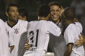 CORINTHIANS/SP X SAO CAETANO/SAO CAETANO DO SUL - em um lance da partida realizada esta noite no estádio do Pacaembu, zona oeste da cidade, válido pelo Campeonato Paulista de 2009