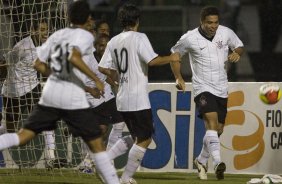 CORINTHIANS/SP X SAO CAETANO/SAO CAETANO DO SUL - em um lance da partida realizada esta noite no estdio do Pacaembu, zona oeste da cidade, vlido pelo Campeonato Paulista de 2009