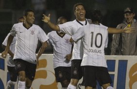 CORINTHIANS/SP X SAO CAETANO/SAO CAETANO DO SUL - em um lance da partida realizada esta noite no estdio do Pacaembu, zona oeste da cidade, vlido pelo Campeonato Paulista de 2009