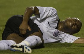 CORINTHIANS/SP X SAO CAETANO/SAO CAETANO DO SUL - em um lance da partida realizada esta noite no estádio do Pacaembu, zona oeste da cidade, válido pelo Campeonato Paulista de 2009