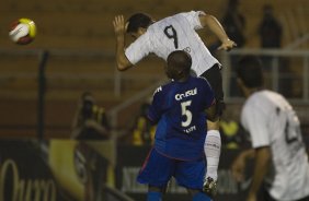 CORINTHIANS/SP X SAO CAETANO/SAO CAETANO DO SUL - em um lance da partida realizada esta noite no estdio do Pacaembu, zona oeste da cidade, vlido pelo Campeonato Paulista de 2009