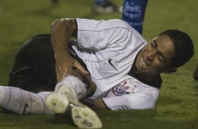 CORINTHIANS/SP X SAO CAETANO/SAO CAETANO DO SUL - em um lance da partida realizada esta noite no estdio do Pacaembu, zona oeste da cidade, vlido pelo Campeonato Paulista de 2009