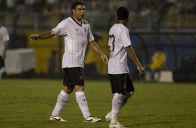 CORINTHIANS/SP X SAO CAETANO/SAO CAETANO DO SUL - em um lance da partida realizada esta noite no estdio do Pacaembu, zona oeste da cidade, vlido pelo Campeonato Paulista de 2009