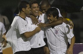 CORINTHIANS/SP X SAO CAETANO/SAO CAETANO DO SUL - em um lance da partida realizada esta noite no estdio do Pacaembu, zona oeste da cidade, vlido pelo Campeonato Paulista de 2009