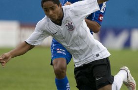 SANTO ANDRE/SP X CORINTHIANS/SP - em um lance da partida realizada esta tarde no estádio Bruno José Daniel, em Santo André, válido pelo Campeonato Paulista de 2009