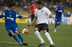 SANTO ANDRE/SP X CORINTHIANS/SP - em um lance da partida realizada esta tarde no estádio Bruno José Daniel, em Santo André, válido pelo Campeonato Paulista de 2009