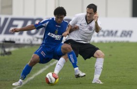 SANTO ANDRE/SP X CORINTHIANS/SP - em um lance da partida realizada esta tarde no estádio Bruno José Daniel, em Santo André, válido pelo Campeonato Paulista de 2009