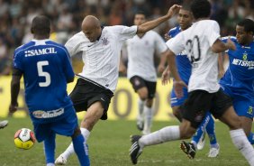 SANTO ANDRE/SP X CORINTHIANS/SP - em um lance da partida realizada esta tarde no estádio Bruno José Daniel, em Santo André, válido pelo Campeonato Paulista de 2009