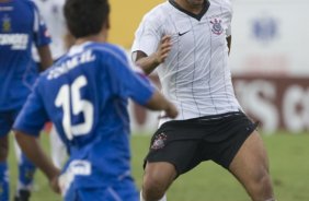 SANTO ANDRE/SP X CORINTHIANS/SP - em um lance da partida realizada esta tarde no estádio Bruno José Daniel, em Santo André, válido pelo Campeonato Paulista de 2009