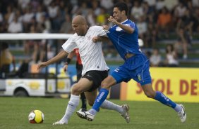 SANTO ANDRE/SP X CORINTHIANS/SP - em um lance da partida realizada esta tarde no estádio Bruno José Daniel, em Santo André, válido pelo Campeonato Paulista de 2009