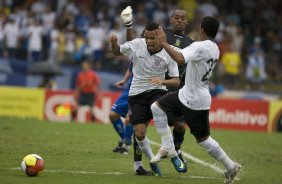 SANTO ANDRE/SP X CORINTHIANS/SP - em um lance da partida realizada esta tarde no estádio Bruno José Daniel, em Santo André, válido pelo Campeonato Paulista de 2009