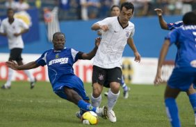 SANTO ANDRE/SP X CORINTHIANS/SP - em um lance da partida realizada esta tarde no estdio Bruno Jos Daniel, em Santo Andr, vlido pelo Campeonato Paulista de 2009