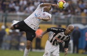 CORINTHIANS/SP X SANTOS/SANTOS - em um lance da partida realizada esta tarde no estdio do Pacaembu, zona oeste da cidade, vlido pelo Campeonato Paulista de 2009