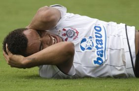 CORINTHIANS/SP X SANTOS/SANTOS - em um lance da partida realizada esta tarde no estdio do Pacaembu, zona oeste da cidade, vlido pelo Campeonato Paulista de 2009