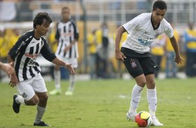 CORINTHIANS/SP X SANTOS/SANTOS - em um lance da partida realizada esta tarde no estdio do Pacaembu, zona oeste da cidade, vlido pelo Campeonato Paulista de 2009