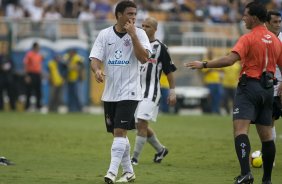 CORINTHIANS/SP X SANTOS/SANTOS - em um lance da partida realizada esta tarde no estdio do Pacaembu, zona oeste da cidade, vlido pelo Campeonato Paulista de 2009