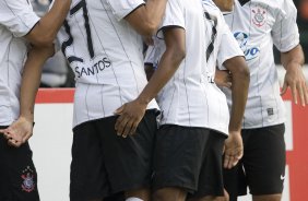 CORINTHIANS/SP X SANTOS/SANTOS - em um lance da partida realizada esta tarde no estádio do Pacaembu, zona oeste da cidade, válido pelo Campeonato Paulista de 2009