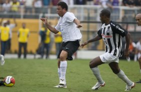 CORINTHIANS/SP X SANTOS/SANTOS - em um lance da partida realizada esta tarde no estádio do Pacaembu, zona oeste da cidade, válido pelo Campeonato Paulista de 2009