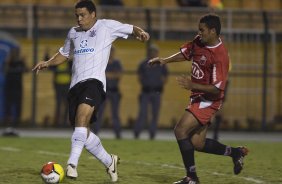 CORINTHIANS/SP X ITUANO/ITU - em um lance da partida realizada esta noite no estdio do Pacaembu, zona oeste da cidade, vlido pelo Campeonato Paulista de 2009