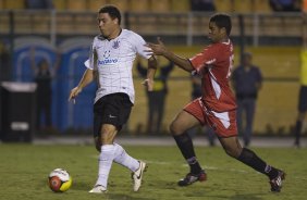 CORINTHIANS/SP X ITUANO/ITU - em um lance da partida realizada esta noite no estdio do Pacaembu, zona oeste da cidade, vlido pelo Campeonato Paulista de 2009