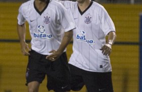 CORINTHIANS/SP X ITUANO/ITU - em um lance da partida realizada esta noite no estdio do Pacaembu, zona oeste da cidade, vlido pelo Campeonato Paulista de 2009