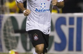 CORINTHIANS/SP X ITUANO/ITU - em um lance da partida realizada esta noite no estdio do Pacaembu, zona oeste da cidade, vlido pelo Campeonato Paulista de 2009