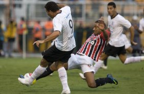 CORINTHIANS/SP X SAO PAULO/SP- em um lance da partida realizada esta tarde no estdio do Pacaembu, zona oeste da cidade, no primeiro jogo das semi-finais do Campeonato Paulista de 2009