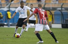 CORINTHIANS/SP X SAO PAULO/SP- em um lance da partida realizada esta tarde no estdio do Pacaembu, zona oeste da cidade, no primeiro jogo das semi-finais do Campeonato Paulista de 2009