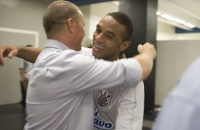CORINTHIANS/SP X SAO PAULO/SP- em um lance da partida realizada esta tarde no estdio do Pacaembu, zona oeste da cidade, no primeiro jogo das semi-finais do Campeonato Paulista de 2009