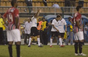 CORINTHIANS/SP X SAO PAULO/SP- em um lance da partida realizada esta tarde no estdio do Pacaembu, zona oeste da cidade, no primeiro jogo das semi-finais do Campeonato Paulista de 2009
