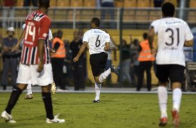 CORINTHIANS/SP X SAO PAULO/SP- em um lance da partida realizada esta tarde no estdio do Pacaembu, zona oeste da cidade, no primeiro jogo das semi-finais do Campeonato Paulista de 2009