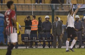 CORINTHIANS/SP X SAO PAULO/SP- em um lance da partida realizada esta tarde no estdio do Pacaembu, zona oeste da cidade, no primeiro jogo das semi-finais do Campeonato Paulista de 2009