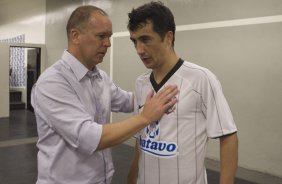 CORINTHIANS/SP X SAO PAULO/SP- em um lance da partida realizada esta tarde no estdio do Pacaembu, zona oeste da cidade, no primeiro jogo das semi-finais do Campeonato Paulista de 2009