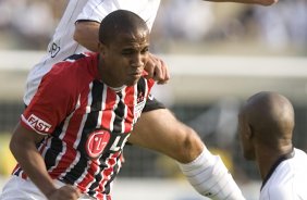 CORINTHIANS/SP X SAO PAULO/SP- em um lance da partida realizada esta tarde no estdio do Pacaembu, zona oeste da cidade, no primeiro jogo das semi-finais do Campeonato Paulista de 2009